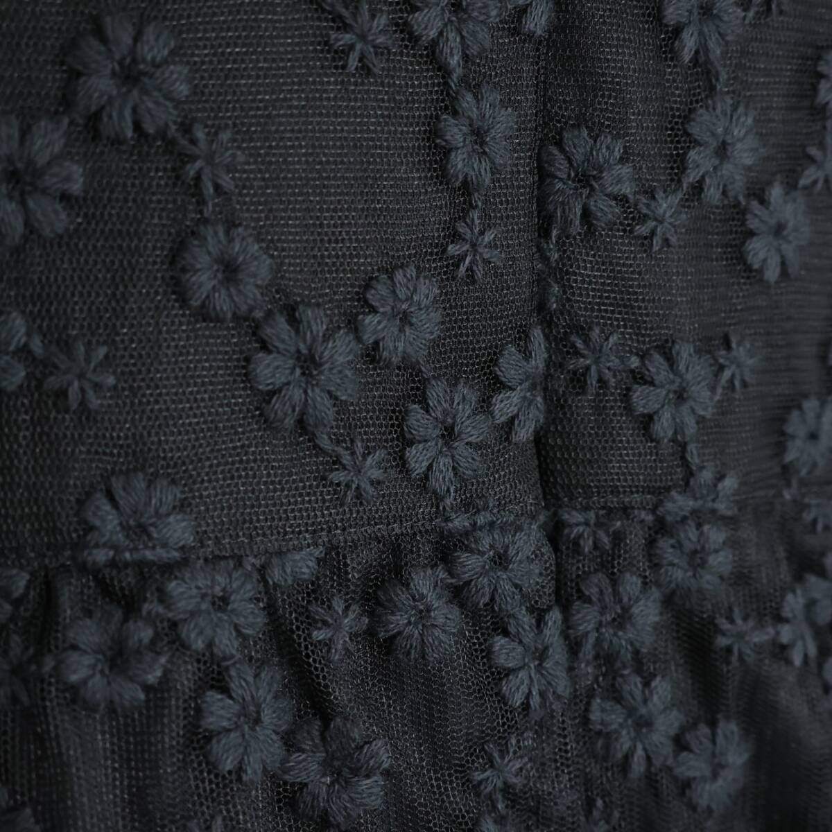 【美品!】ピンクハウス★ぽこぽこお花刺繍の総チュールレース♪可愛いワンピース 被せ段々♪ 大きいサイズL 黒系 z21378
