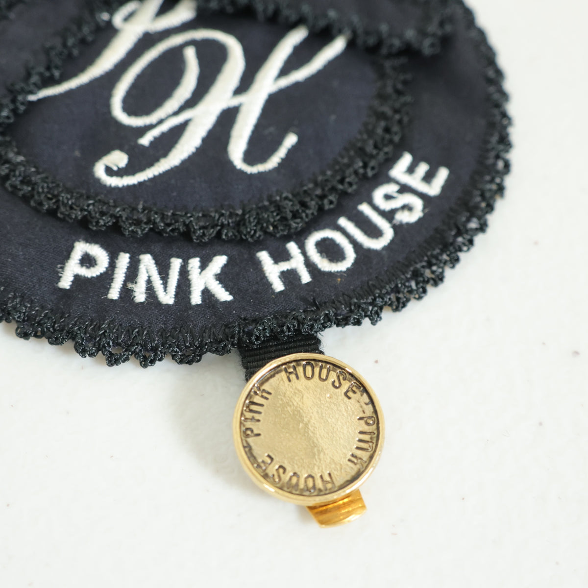 PINK HOUSE ピンクハウス★ロゴ刺繍×立体リボン♪ゴールド調クリップ 2個セット たくし上げ 黒系 *so454