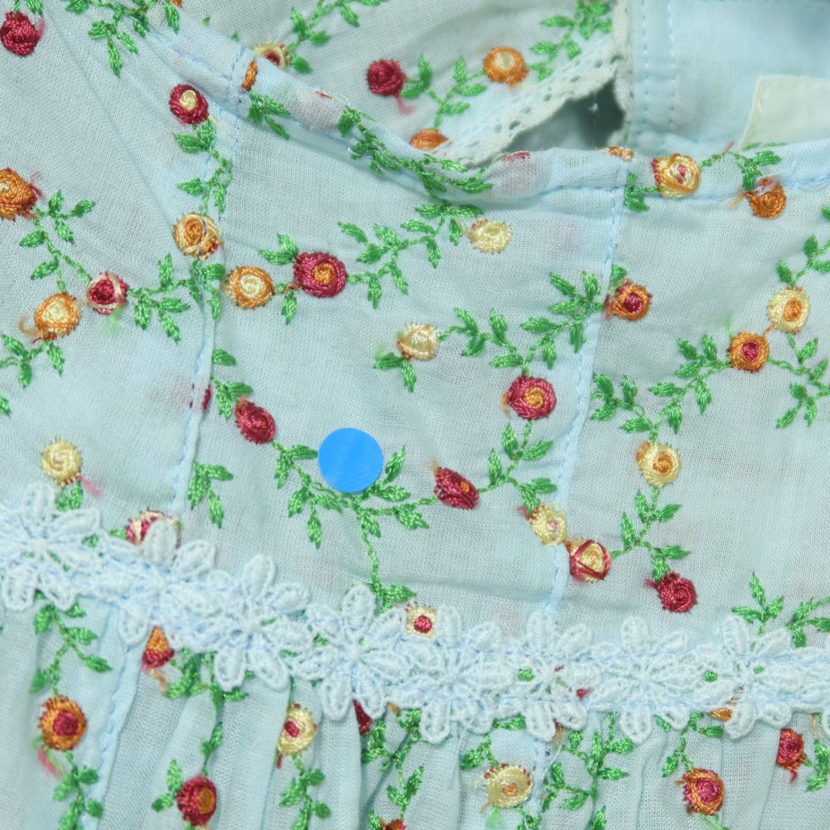 ピンクハウス★お花の刺繍♪裾スカラップブラウス 水色系 ふんわりフォルム♪身幅お直し有 薄手 z19934