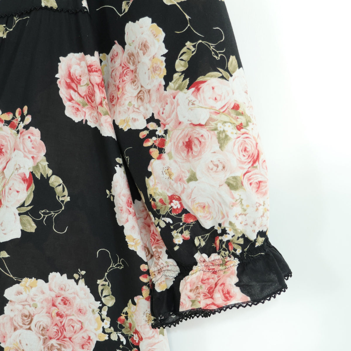 【美品】ピンクハウス★イチゴ&薔薇pt♪半袖ローンワンピース ミニ丈 黒系 前開き サテンリボン♪薄手 z22032