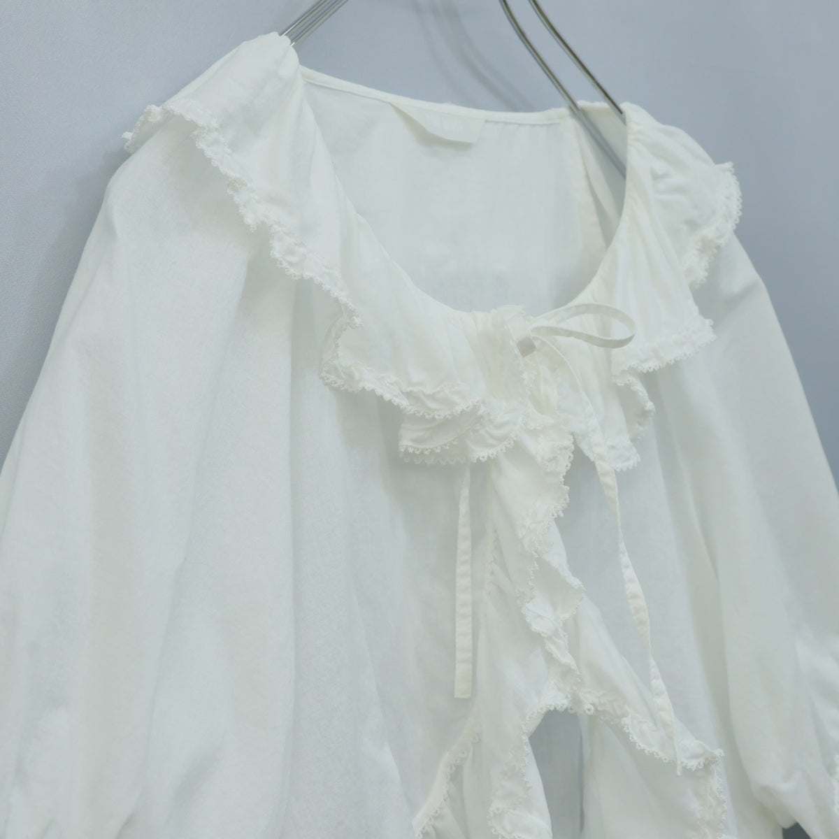 【美品】ピンクハウス★たっぷりフリル♪キュートな半袖ローンブラウス ボレロ風 白系 2023年製 無地 z23569