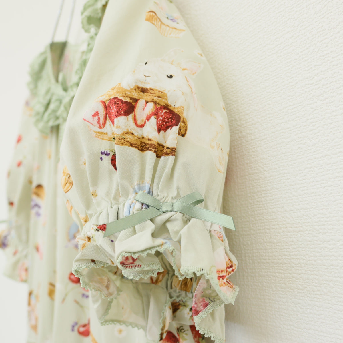 【美品】ピンクハウス★スイーツスプリングバニーpt♪半袖ミディワンピース ハッカ系 段々フリル&サテンリボン 2025年製 z23386
