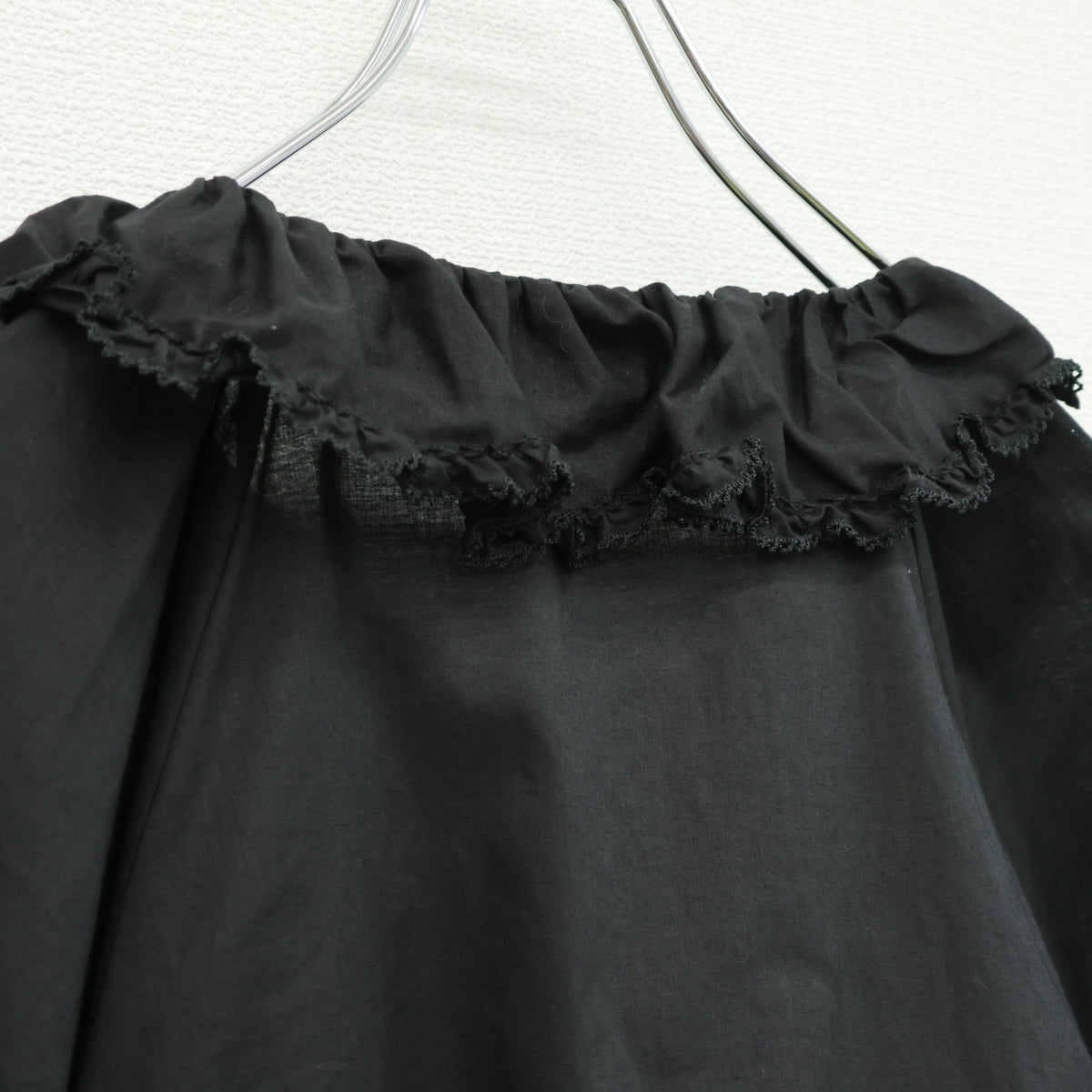 【美品】ピンクハウス★たっぷりフリル♪キュートな半袖ローンブラウス ボレロ風 黒系 2023年製 無地 z23576