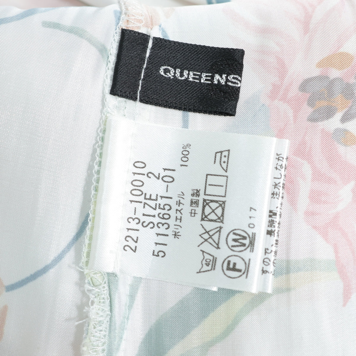 QUEENS COURT★光沢感が素敵♪長袖カットソー ハイネック 花柄 サイズ2 白系 z22673