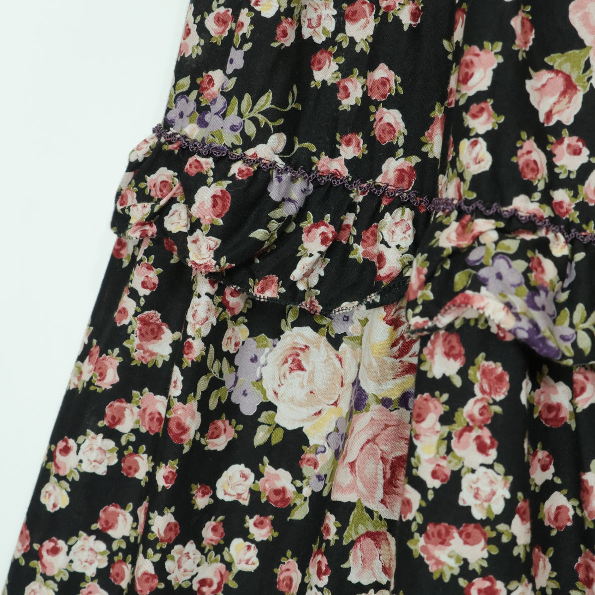 【美品】ピンクハウス★薔薇pt♪裾かぶせ段々フリルのローンスカート 黒系 前開き z22918