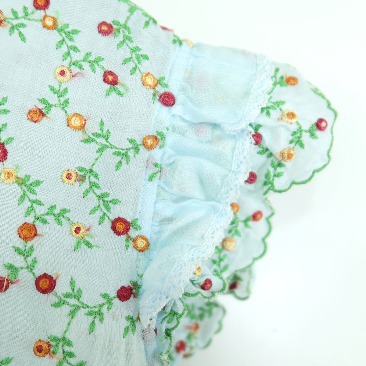 ピンクハウス★お花の刺繍♪裾スカラップブラウス 水色系 ふんわりフォルム♪身幅お直し有 薄手 z19934
