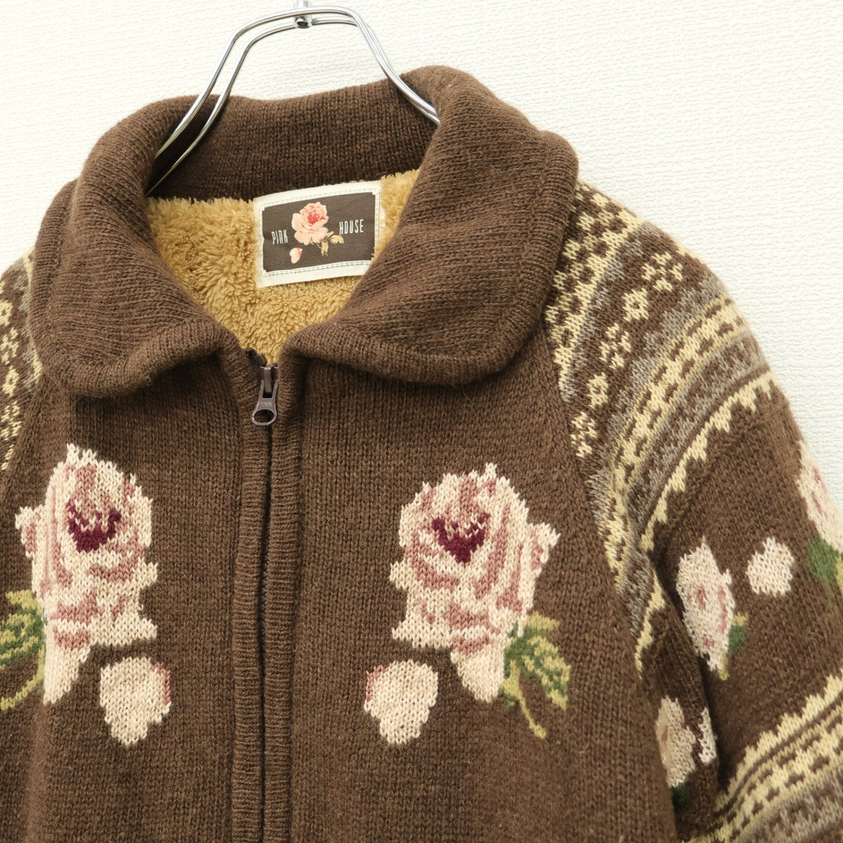 ピンクハウス★大きな薔薇柄とノルディック模様が可愛い♪ 暖か 裏ボア付 カウチン風ニットジャケット ブラウン系 z23164