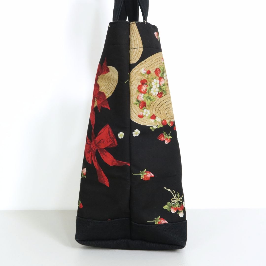 ピンクハウス★苺ウサギがかくれんぼ 可愛い！ ストロベリーハット バッグ 黒系 ＊ba305