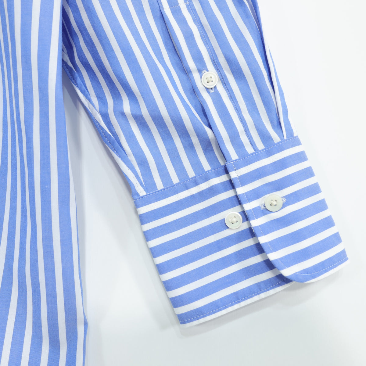 【美品】ユニクロ★長袖シャツ 大きいサイズ3XL ブルー系 ストライプ 薄手 z22872
