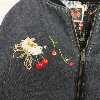 ピンクハウス★お花がいっぱい♪リバーシブルジャンパー 刺しゅう さくらんぼ 中綿入り ふわふわアウター デニム 黒系 前開き z23372