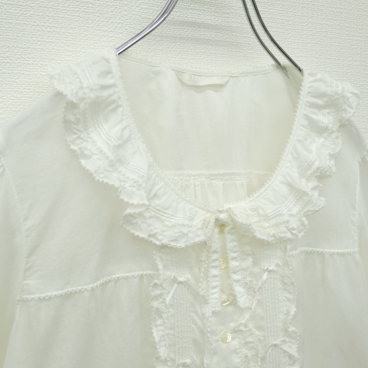 【美品】ピンクハウス★ミニリボン&フリル使い♪半袖ローンブラウス 大きいサイズL 白系 前開き ふんわりフォルム♪z23172