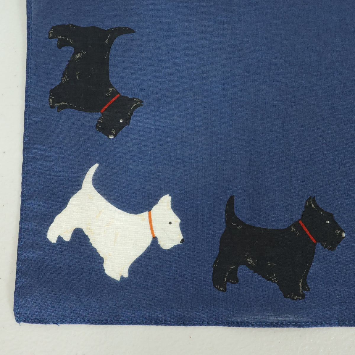 【美品】ピンクハウス★犬ハンカチ ロゴpt スコティッシュ・テリア サイズ約42cm角 青系 so444