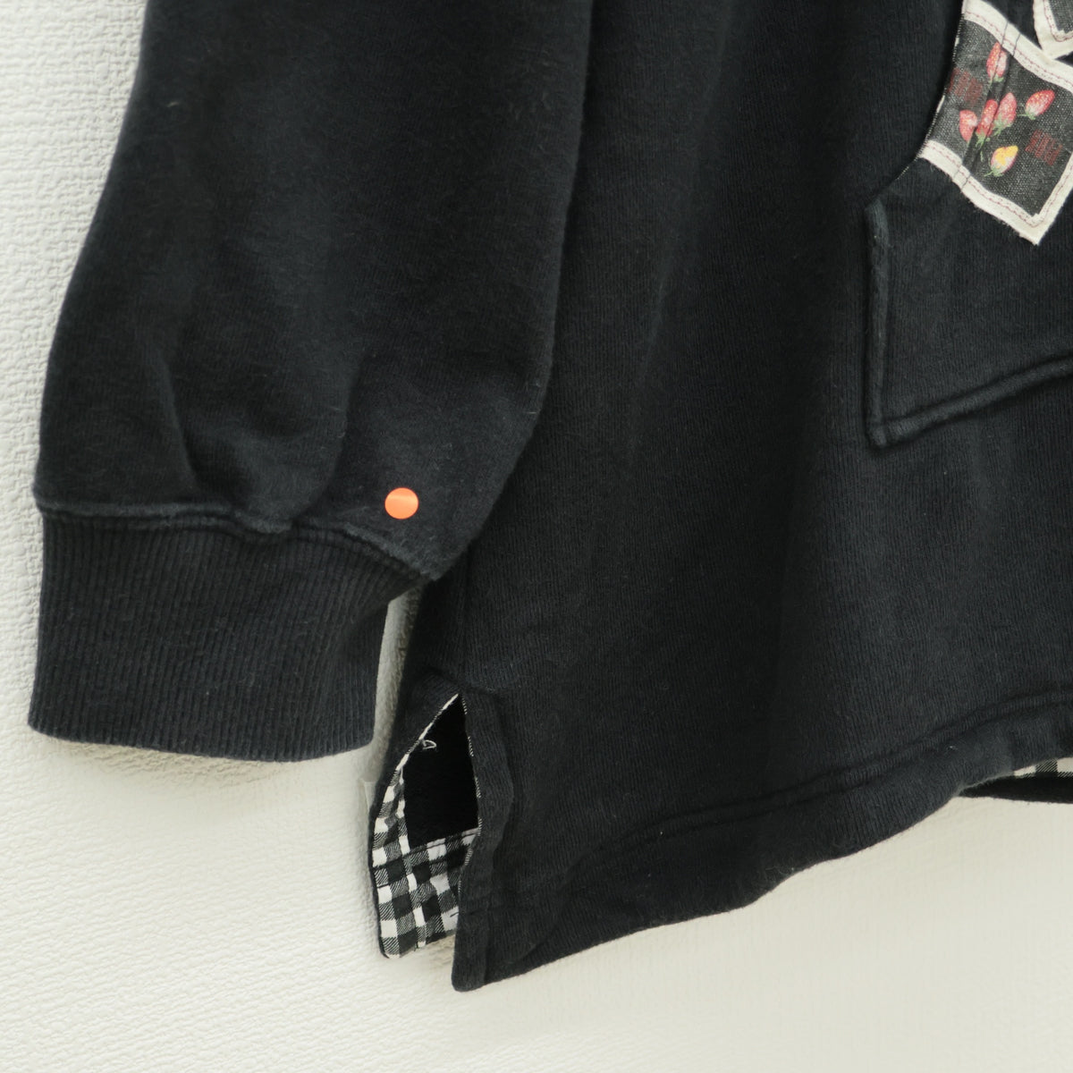 ピンクハウス★パーラー刺繍♪フーディパーカー 黒系 ギンガム使い♪2023年製 無地 z23193