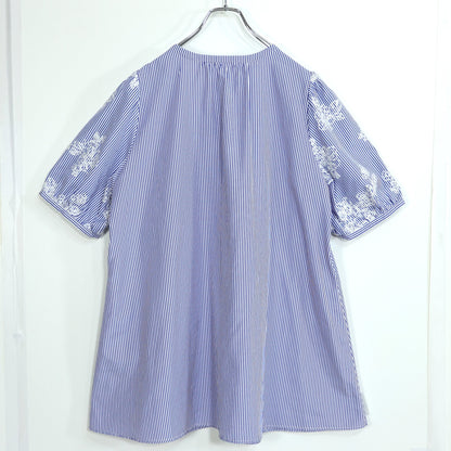 ローズティアラ★さわやか♪チュニックブラウス 大きいサイズ46 ブルー系  白の刺繍飾り♪薄手 z22958