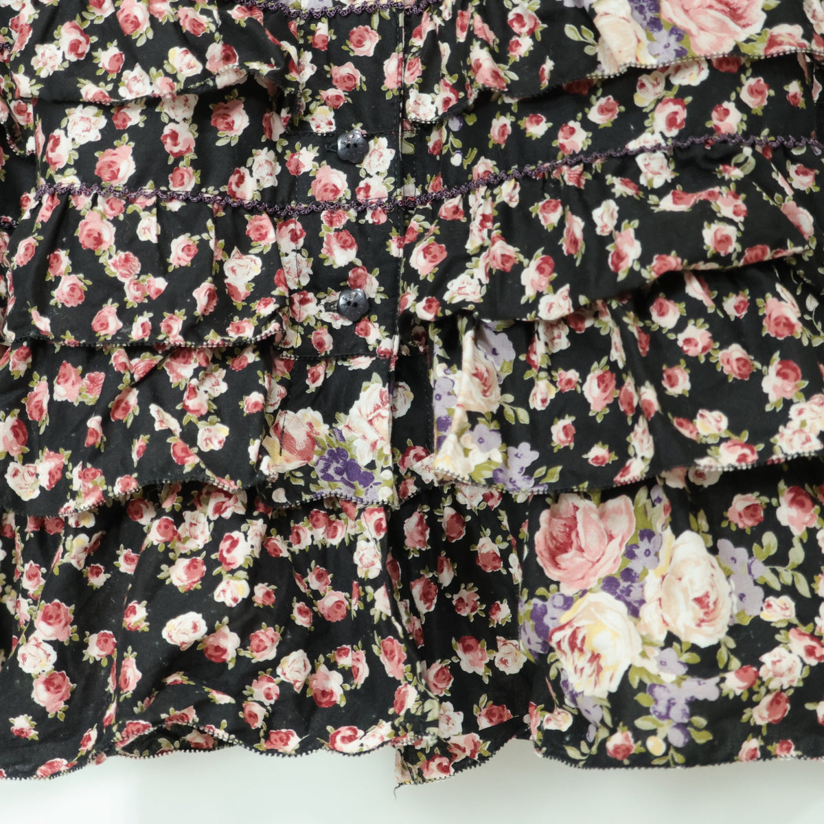【美品】ピンクハウス★薔薇pt♪裾かぶせ段々フリルのローンスカート 黒系 前開き z22918