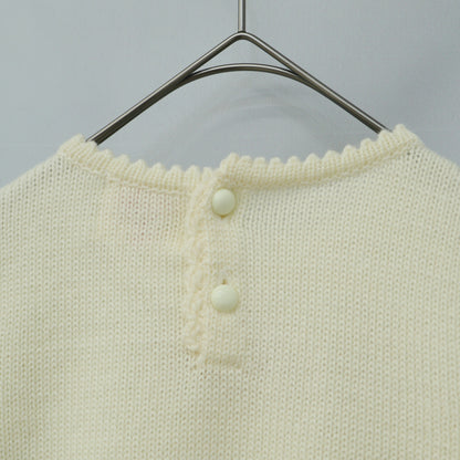 【美品】メゾピアノ★立体モチーフ♪フリル使いニットセーター アイボリー系 サイズM あったかウール100♪z23412