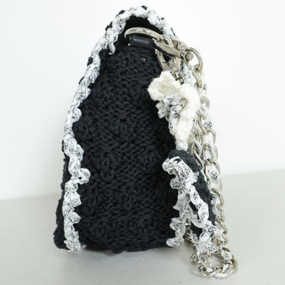 【美品！】インゲボルグ★ロゴ入りくしゅくしゅリボンが可愛い♪ ショルダーバッグ フラワーモチーフ チェーンストラップ 黒・シルバー系 ba267