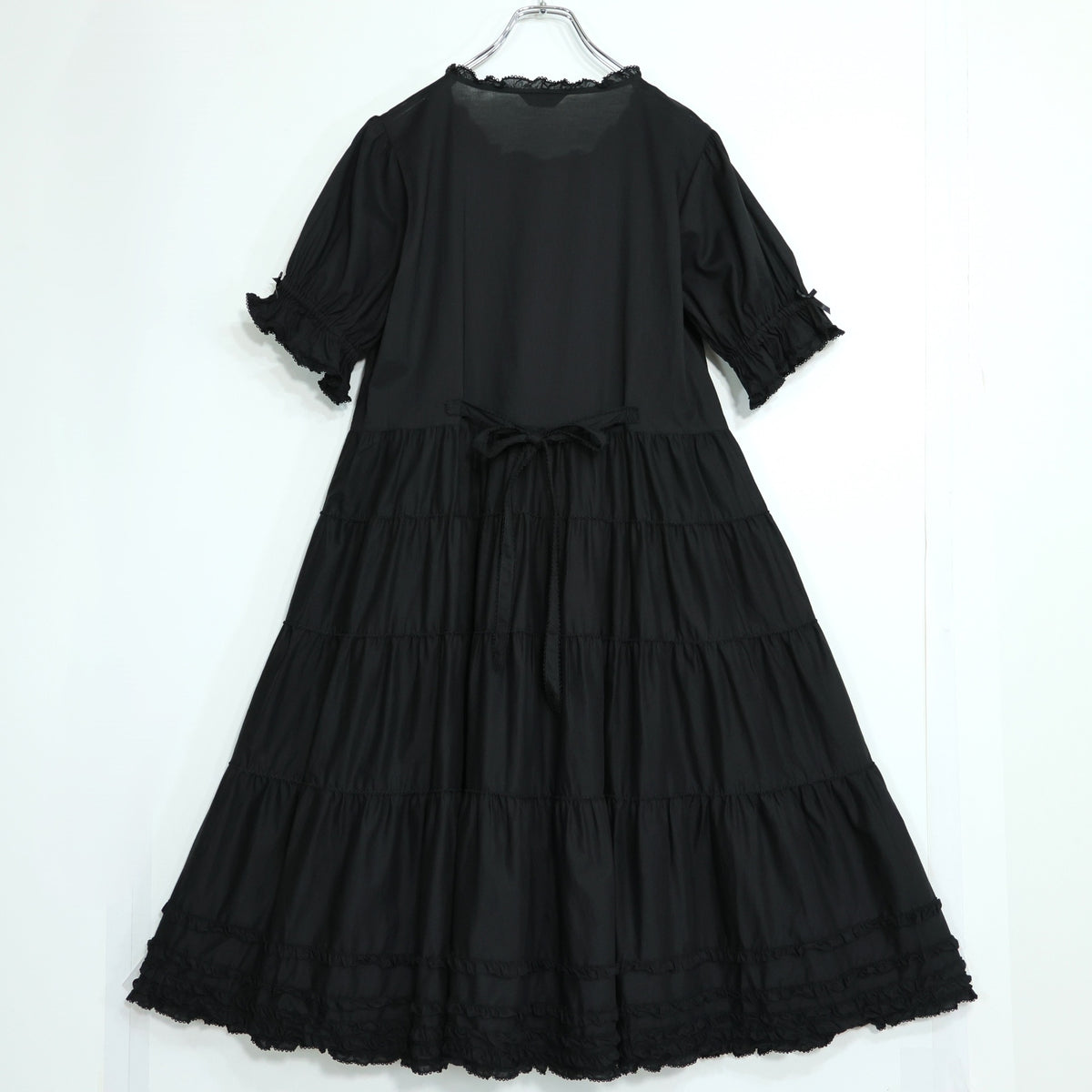 【美品】ピンクハウス★ふんわりフォルム♪華やかローンワンピース 黒系 裾段々&サテンリボン♪無地 z22172