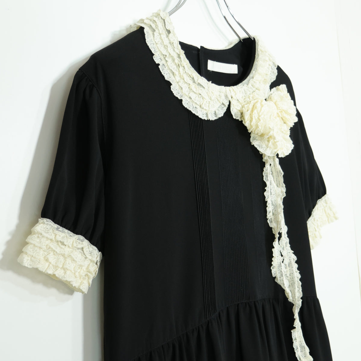 【美品】ピンクハウス★段々レース&リボン♪半袖ワンピース 黒系 ふんわりフォルム♪無地 薄手 z23039
