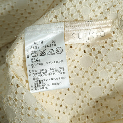 【美品】 スチェッソ★カットワークレースが素敵♪ フリルチュニックブラウス ウエストリボン付き サイズ40 クリーム色系 z22235