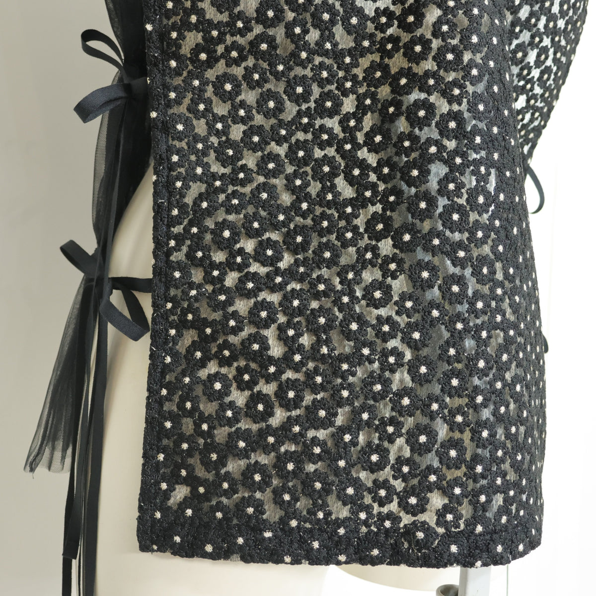 【美品】ヒロミシスル HiROMITHiSTLE★チュールレース♪ベスト はおりもの サイズF 黒系 お花モチーフ♪z22358