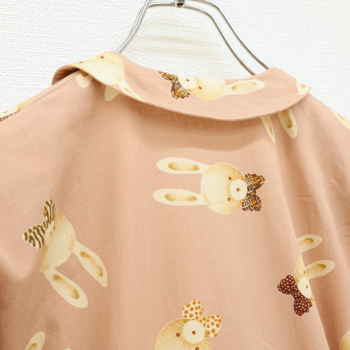 ピンクハウス★可愛らしいうさぎの総柄♪前開き 襟付き 長袖 リボン ワンピース ピンク系 z23158