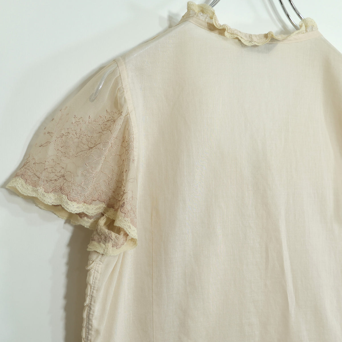 【美品】インゲボルグ★チュールレース&段々ローンフリル♪半袖ブラウス サイズ11 エクリュ系 前開き z23125