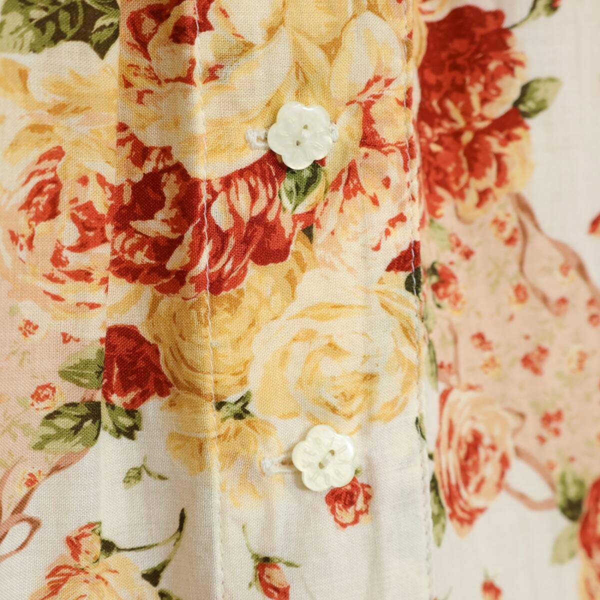 【美品！】ピンクハウス★可憐な薔薇とリボンptが素敵♪ 前開きふんわりローンスカート ベージュ×赤系 z21352