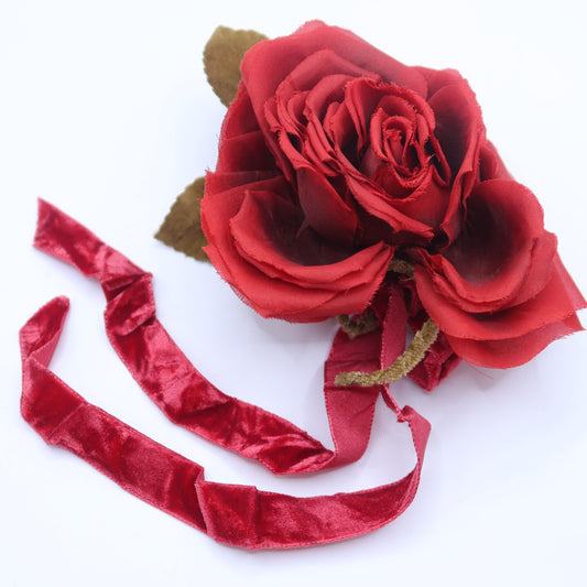 ピンクハウス系？★可憐で美しい♪ 鮮やかな薔薇コサージュ ベロアリボンがアクセント 赤系 ko093