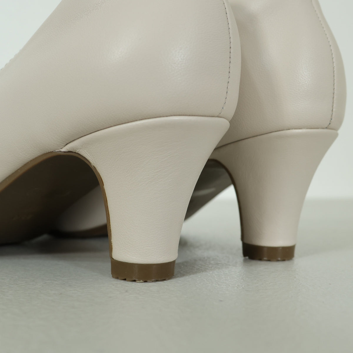 【新品タグ付！】リフレクト KOBE★本革パンプス ベージュ系 ゆったり3E 23.0cm sh184