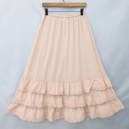 【美品】ピンクハウス★裾かぶせ段々フリル♪ふんわりローンティアードスカート ピンク系 無地 薄手 z23546
