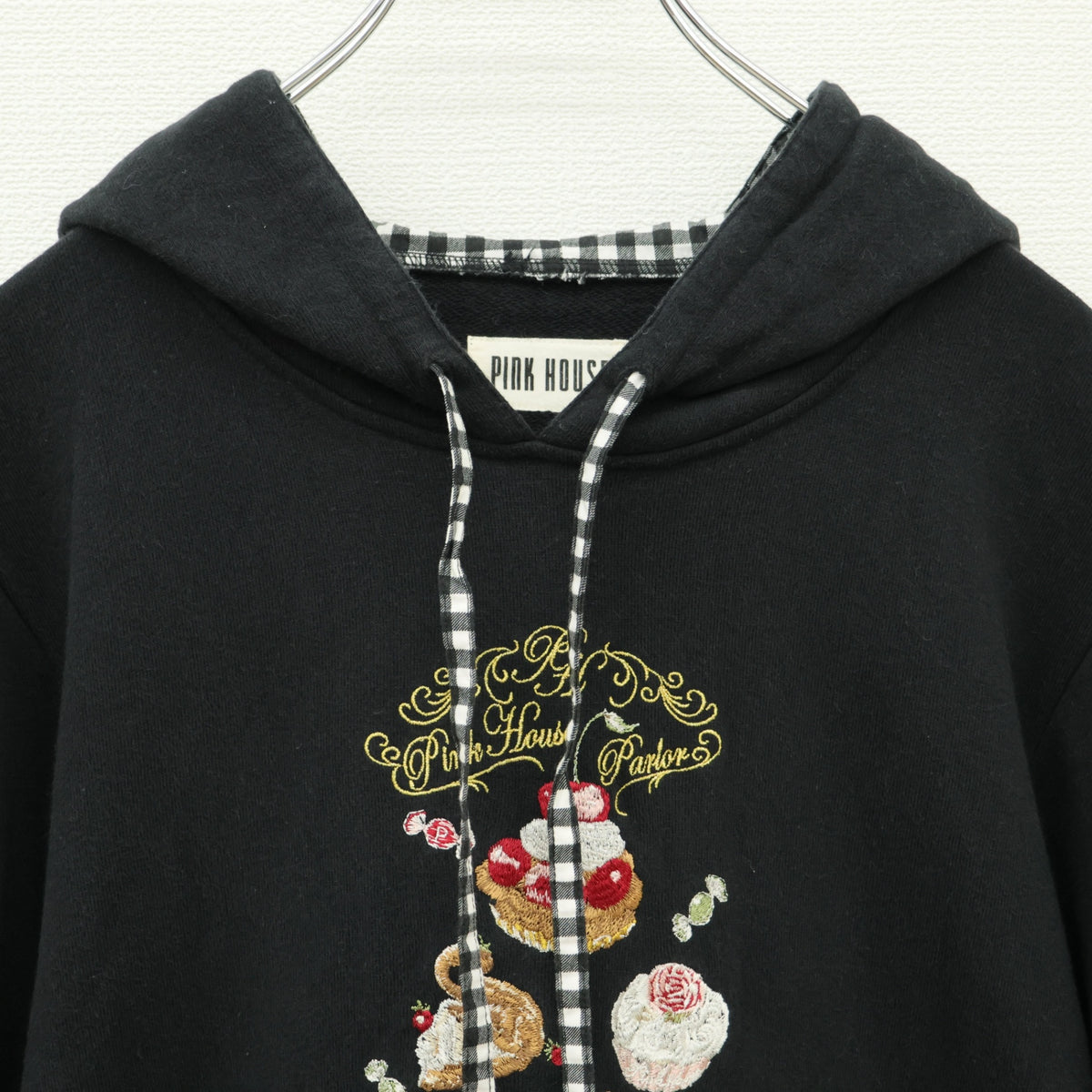 ピンクハウス★パーラー刺繍♪フーディパーカー 黒系 ギンガム使い♪2023年製 無地 z23193
