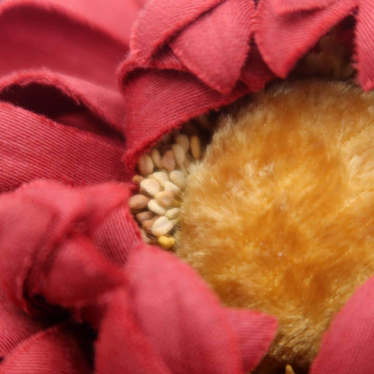 インゲボルグ、ピンクハウス系？★可憐なヒナ菊♪ 一輪コサージュ 赤系 ko095