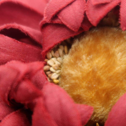 インゲボルグ、ピンクハウス系？★可憐なヒナ菊♪ 一輪コサージュ 赤系 ko095