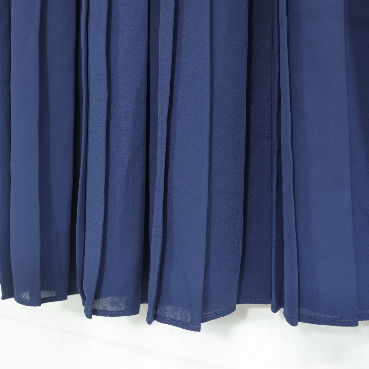 【新品タグ付】UNIQLO★シフォンプリーツロングスカート♪裏地付き サイズXXL ネイビー系 z22880
