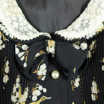 【美品】カネコイサオ★可憐なすずらん柄♪リボン付きワンピース 黒系 ゆったりフォルム♪パールビーズ＆ピコレース♪z14336