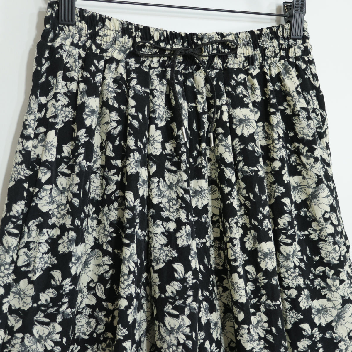 【美品】アズノゥアズ AS KNOW AS★ワイドパンツ ガウチョパンツ 花柄 総柄 ドローストリング 黒系 z23030