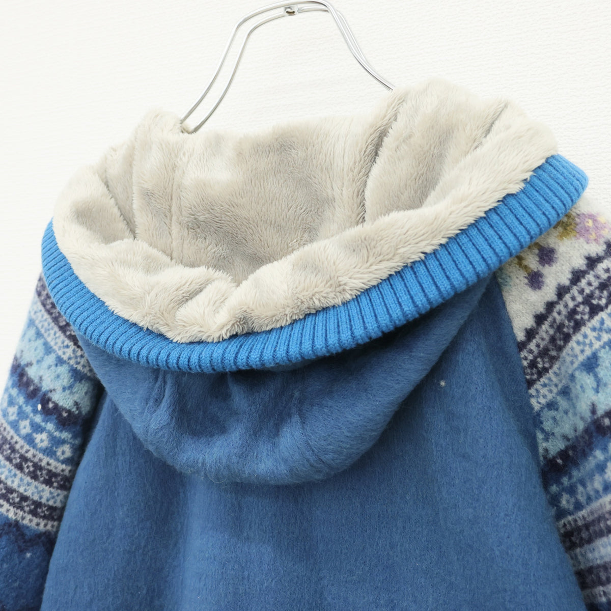 ピンクハウス★いちごリース刺繍♪ノルディック柄フード付ジャケット 切替袖 サイズM 青系 裏ボア♪厚手 z23353