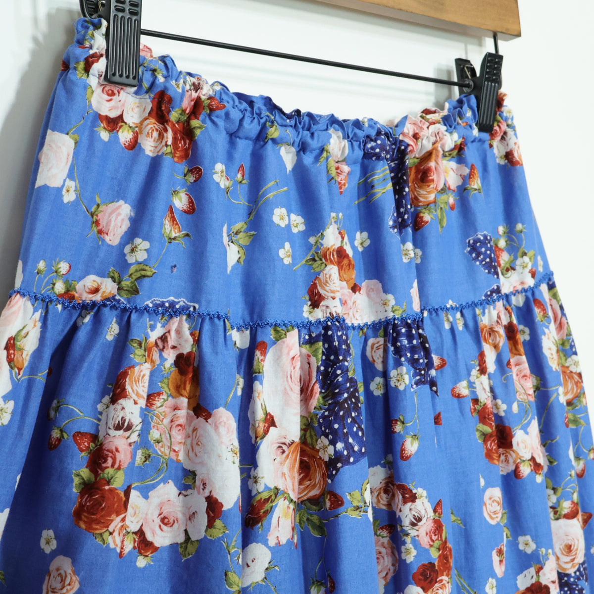 【極美品】ピンクハウス★リボンブーケpt♪ギャザースカート ブルー系 前開き 揺れるリボンいっぱい♪2025年 z22904
