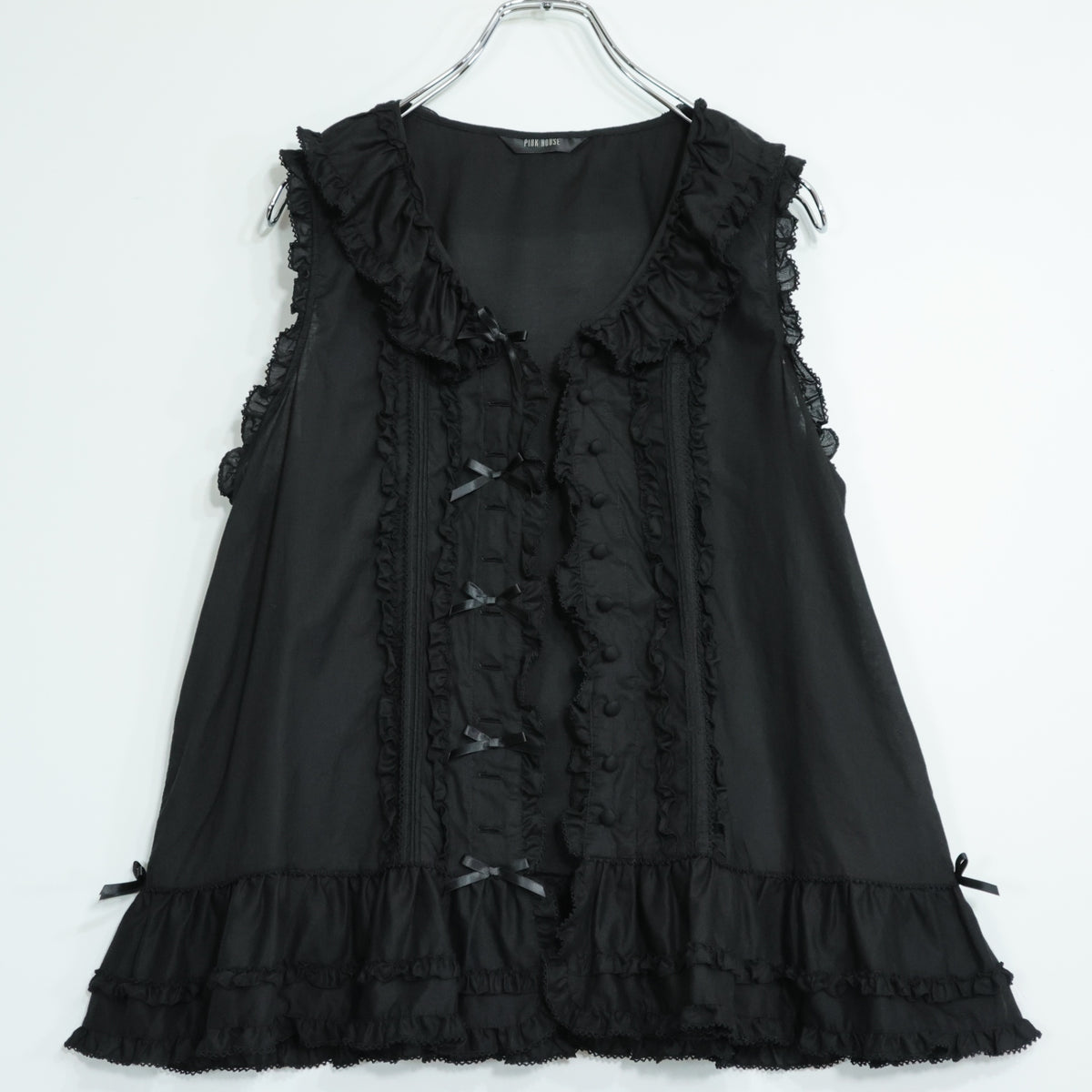 【美品】ピンクハウス★サテンリボンいっぱい♪ノースリーブローンブラウス 黒系 前開き 2023年製！薄手 z22173