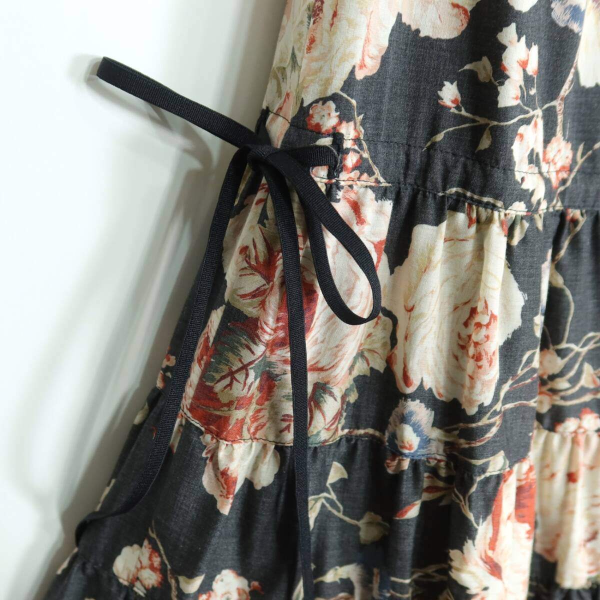 【美品】インゲボルグ★上品！花柄ティアードスカート ロング丈 チャコール系 無地 ギャザーたっぷり♪薄手 z19452