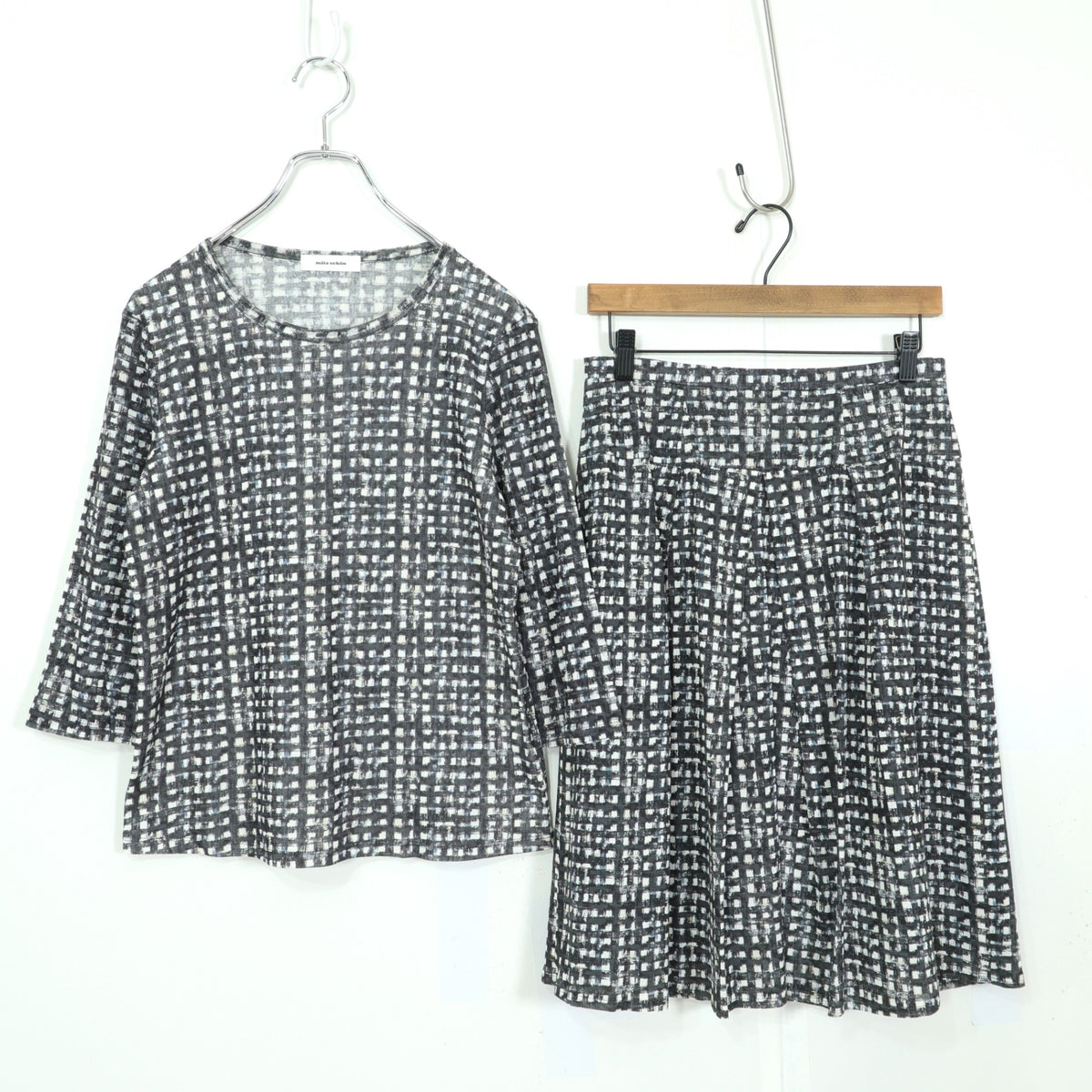 ミラショーン★二点セット♪長袖カットソー&ボックスプリーツスカート 大きいサイズ42 白×濃いグレー系 薄手 z22586