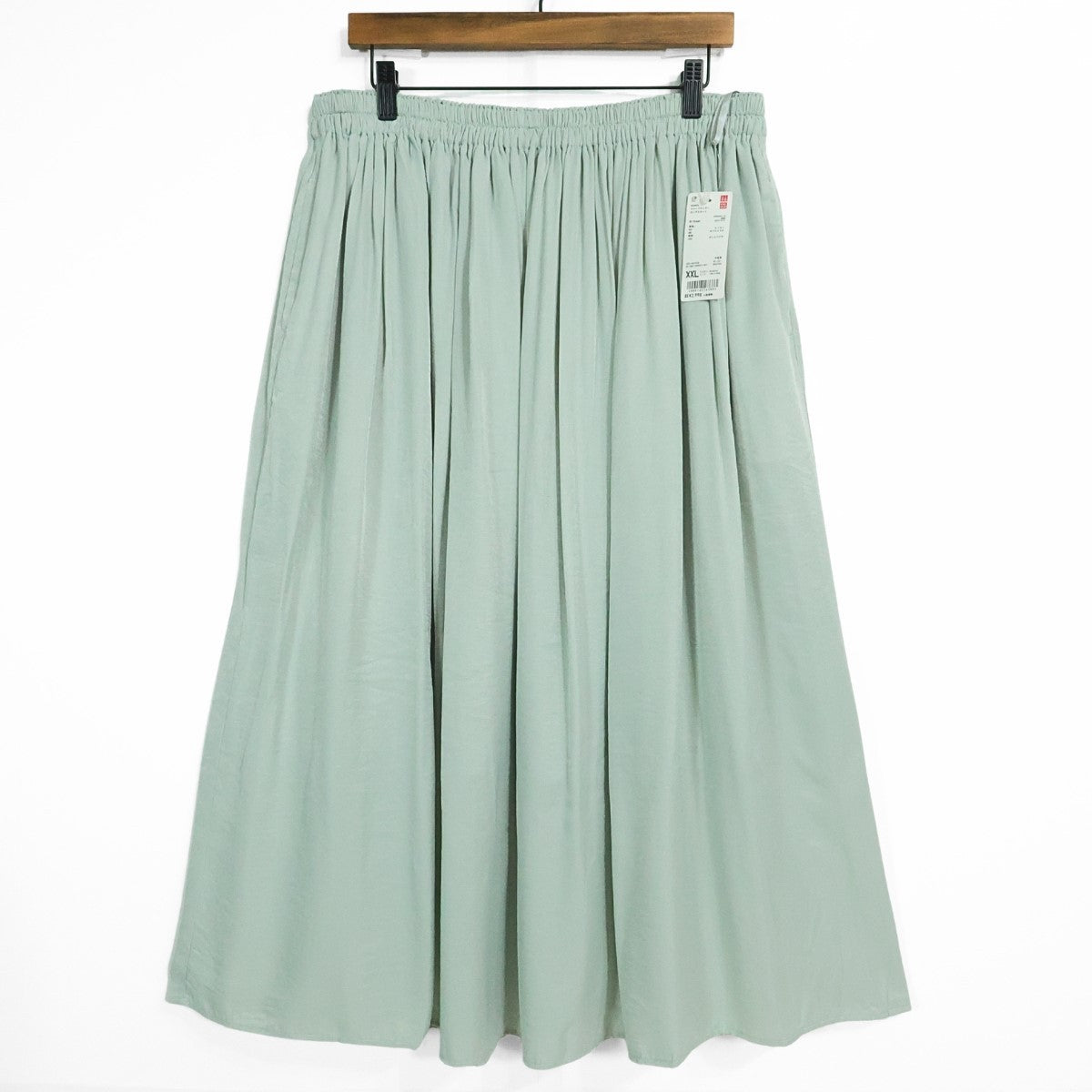 【タグ付き美品！】UNIQLO ユニクロ★光沢感が素敵♪ ドレープギャザーロングスカート 大きいサイズXXL 薄緑系 z22888