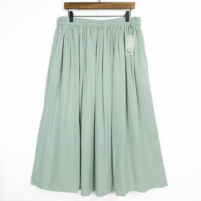 【タグ付き美品！】UNIQLO ユニクロ★光沢感が素敵♪ ドレープギャザーロングスカート 大きいサイズXXL 薄緑系 z22888
