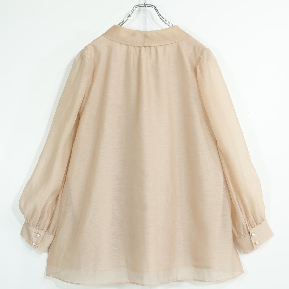 【美品】ローズティアラ★華やか♪シフォンのオーバーブラウス ボウタイ付 大きいサイズ46 ベージュ系 薄手 無地 z22834