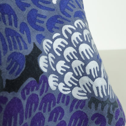 【美品】ソウソウ SOUSOU★伊勢木綿 くびまき 短丈 雲間に菊 黒・グレー系 スカーフ 薄手 so0268