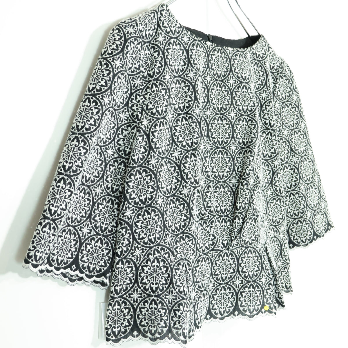 【美品】レリアン★総刺しゅうの上品スーツ♪七分袖トップス&タイトスカート 大きいサイズ13 黒系 薄手 z22889