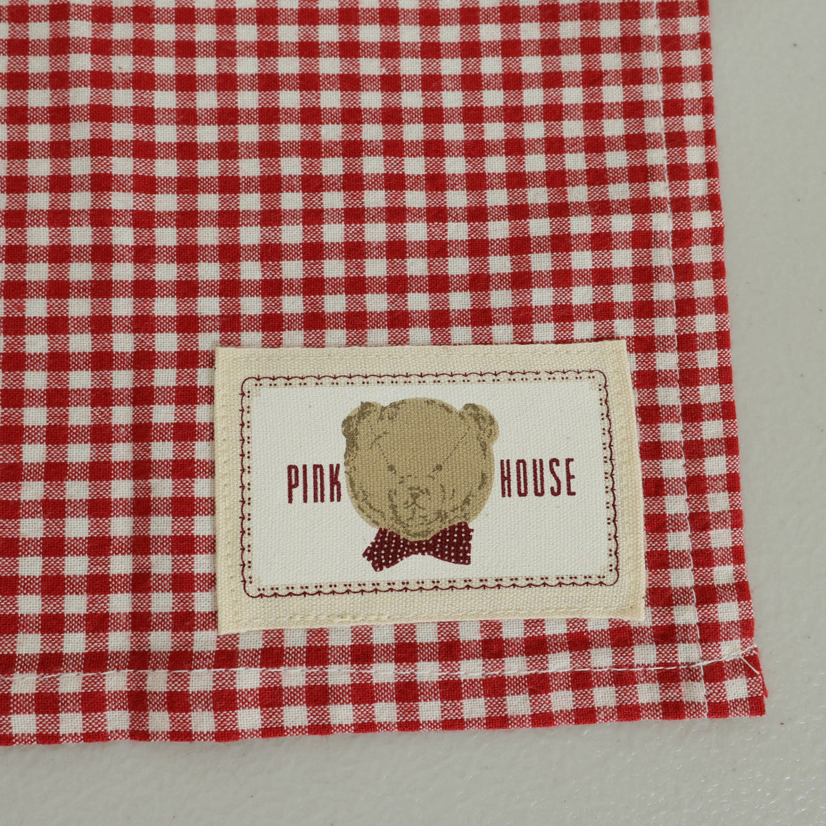 【美品】ベビーピンクハウス★ぬいぐるみクマランチョンマット ランチマット ギンガムチェック ロゴpt サイズ42*34 赤系 so447