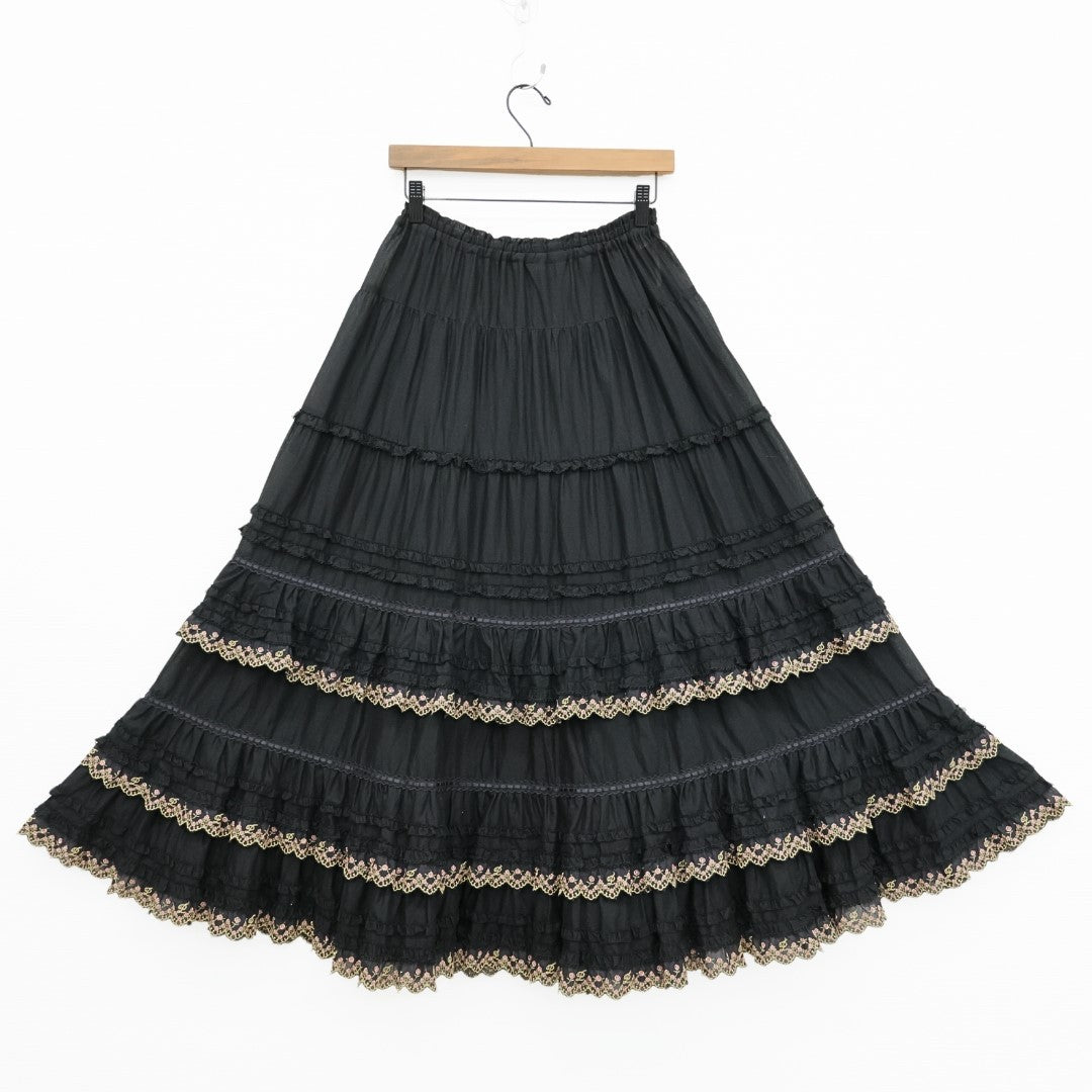 【極美品】ピンクハウス★ドイリーレース♪かぶせ段々のローンギャザースカート 黒系 前開き はしごレース&リボン♪薄手 z23542