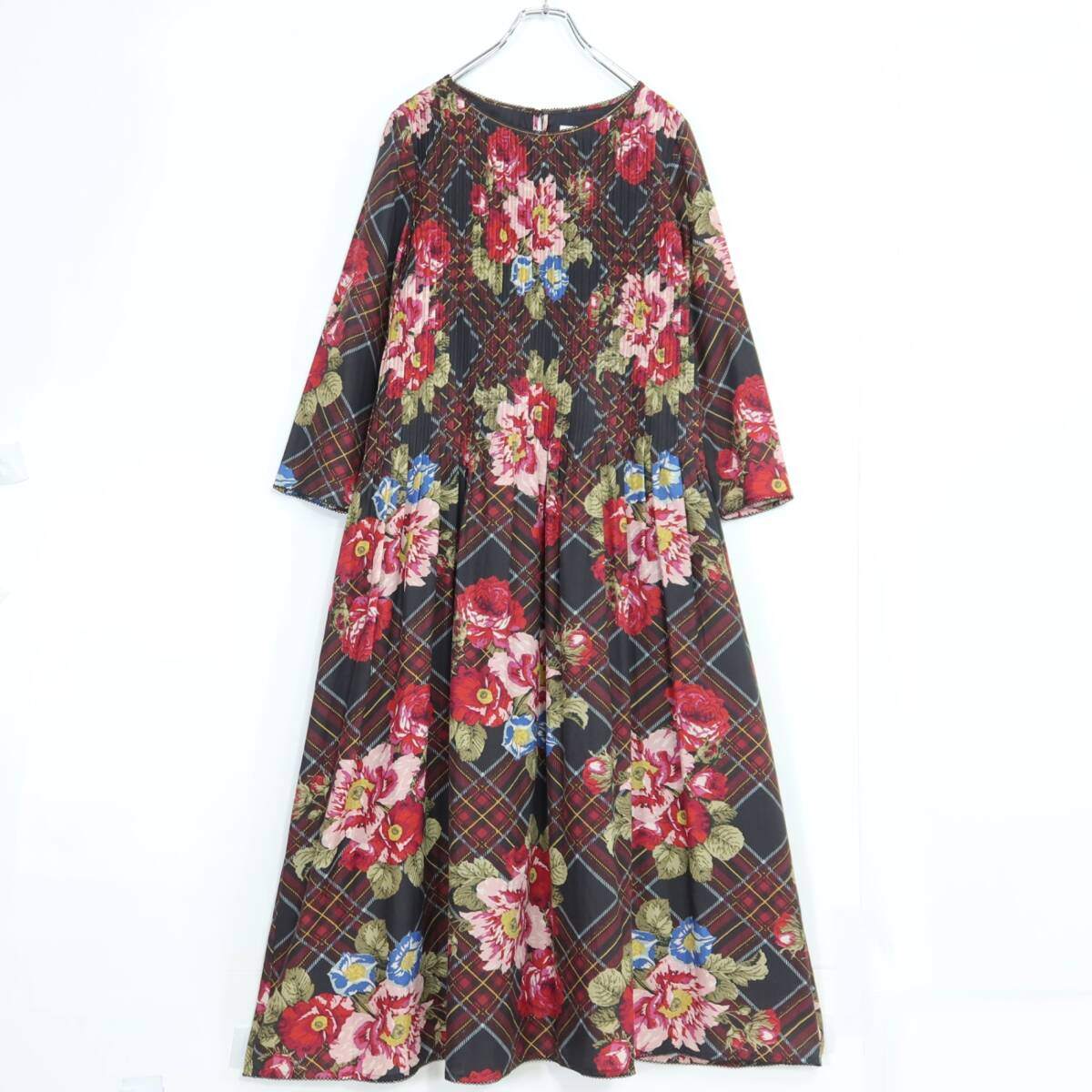 【極美品】インゲボルグ★華やか♪タック使いワンピース サイズ11 黒系 花柄 薄手 z20952